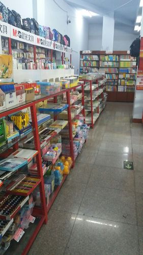 新华书店为六一的到来,特为小朋友准备了各式文化用品及故事书,欢迎新